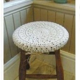 Вязаная сидушка на табурет