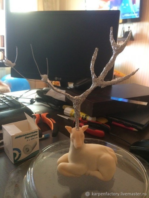 Подставка для украшений в виде оленя