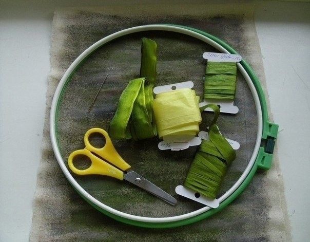 Вышиваем нарциссы лентами