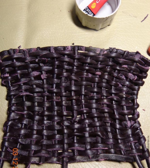 Картина "Корзина клубники из натуральной кожи