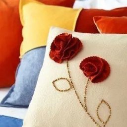 Подушка с цветами