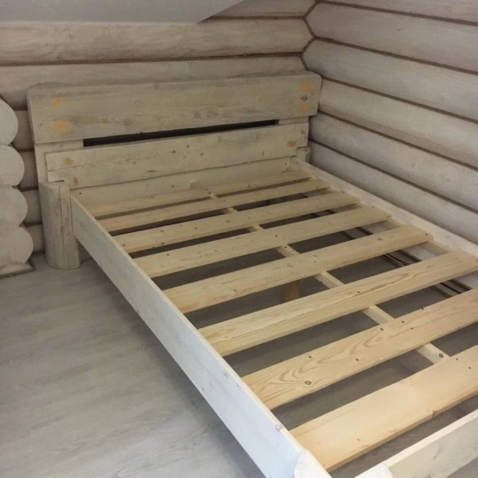 Простая деревянная кровать своими руками