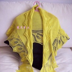 Теплая шаль с узорной каймой