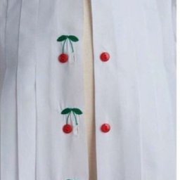 Вариант декорирования рубашки вишенками