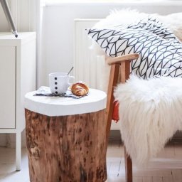 ​Декоративные журнальные столики из спилов дерева