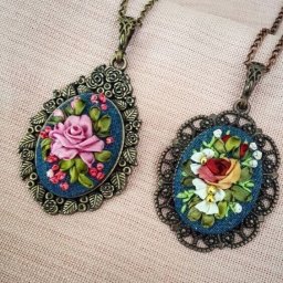 ​Изумительная красота вышитых лентами брошек: идеи для вдохновенного творчества