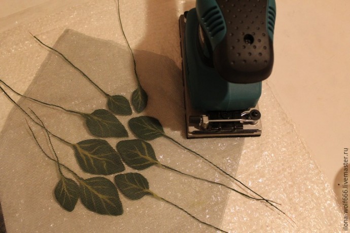 Шикарное колье с розой из войлока