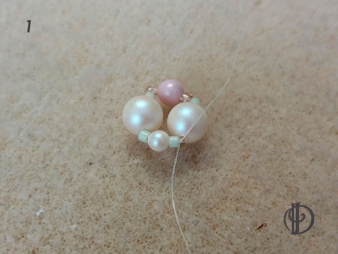 Лунная брошь с кабошоном-лунасофтом Лунная брошь с кабошоном-лунасофтом