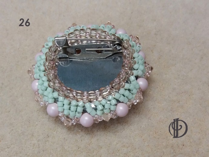 Лунная брошь с кабошоном-лунасофтом Лунная брошь с кабошоном-лунасофтом