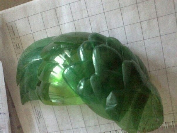 Попугай Кеша из пластиковых бутылок для сада