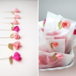 Цветочный декор для мелких подарков