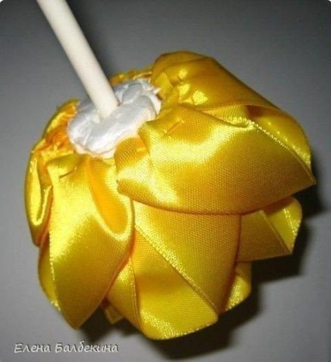 Очень красивая роза из лент