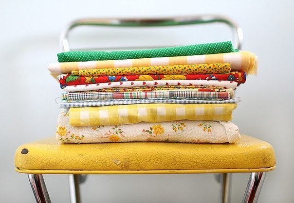 Подушка из лоскутков ткани