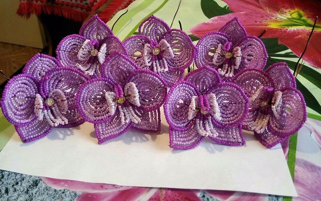 Чудесные орхидеи из бисера