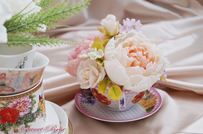 Цветочные композиции в чашках