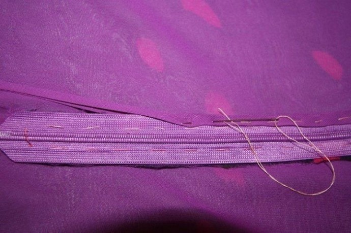 Вшиваем молнию в изделие из шифона: тонкости и особенности