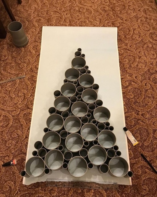 Необычная ёлочка из пластиковых труб