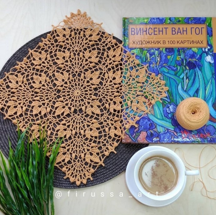 Красивая объёмная салфетка крючком в форме квадрата