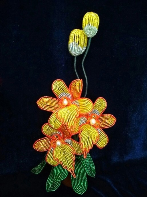 Прекрасная орхидея из бисера