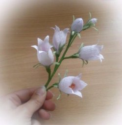 Нежный весенний букет из конфет "Колокольчики": мастер-класс