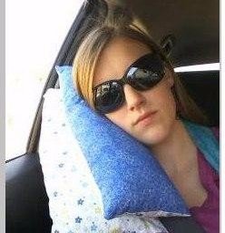 ​Удобная подушка для машины и поездок