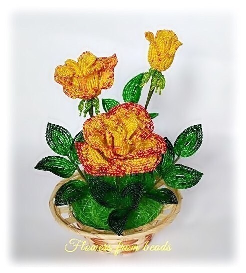 Желтые розы из бисера