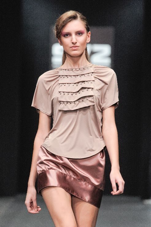 Интересные блузки со складочками: идеи