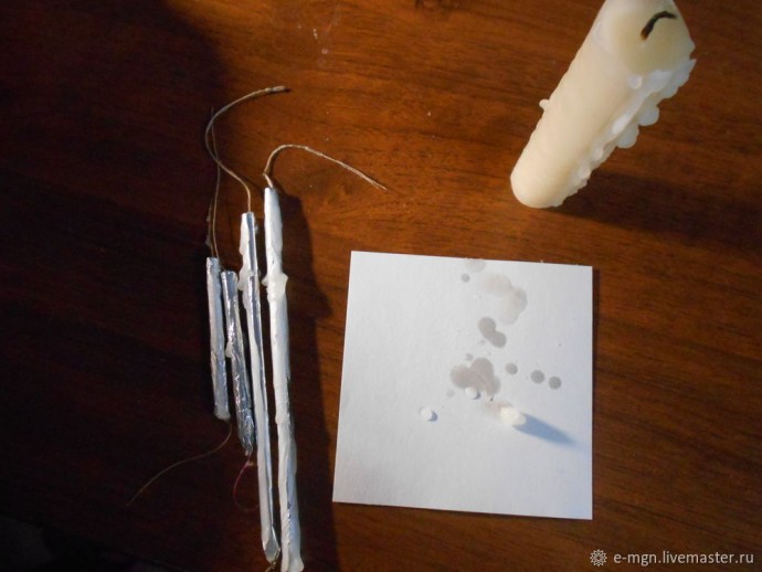 Миниатюрная свеча с подсвечником