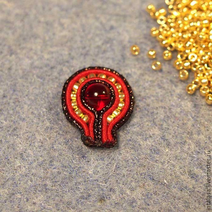 Сутажная брошь "Аленький цветочек"