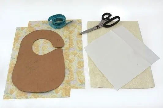 Слюнявчик для малыша: мастер-класс