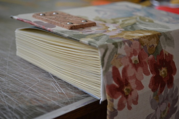 Блокнот в красивой бумажной обложке