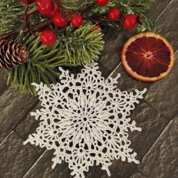 ​Снежинки из пряжи