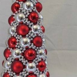 Ёлочка из новогодних шаров