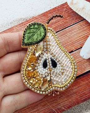 Вкусные брошки из бисера