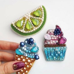 Вкусные брошки из бисера