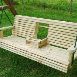 Идеи для дачи: диван-качалка с откидным столиком для романтического вечера