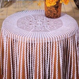 ​Красивая скатерть крючком с вязаной бахромой