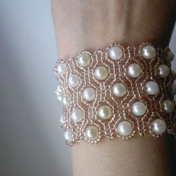 Красивый широкий браслет