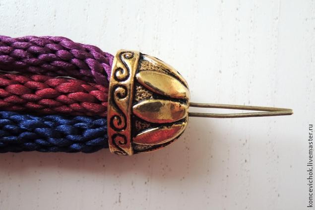 Браслет-коса из шнуров кумихимо