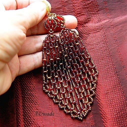 Удлиненные серьги из бисера