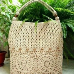 ​Простая в исполнении и красивая сумка крючком