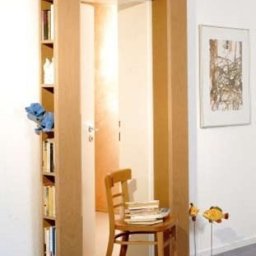 Классная идея: обналичник и полки как два в одном