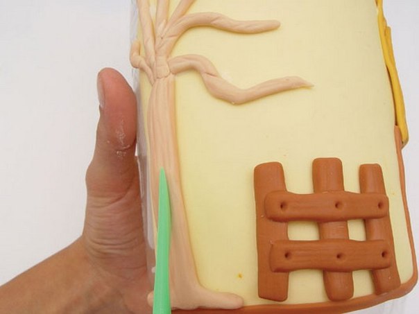 Забавный домик для хранения пакетов