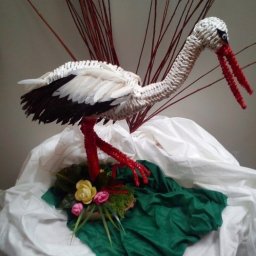 Аисты из газетных трубочек