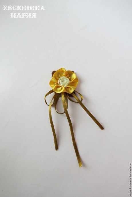 Брошь "Роза с ягодками"