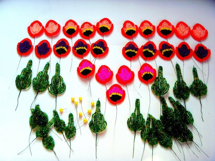 ​Яркие пестрые орхидеи из бисера