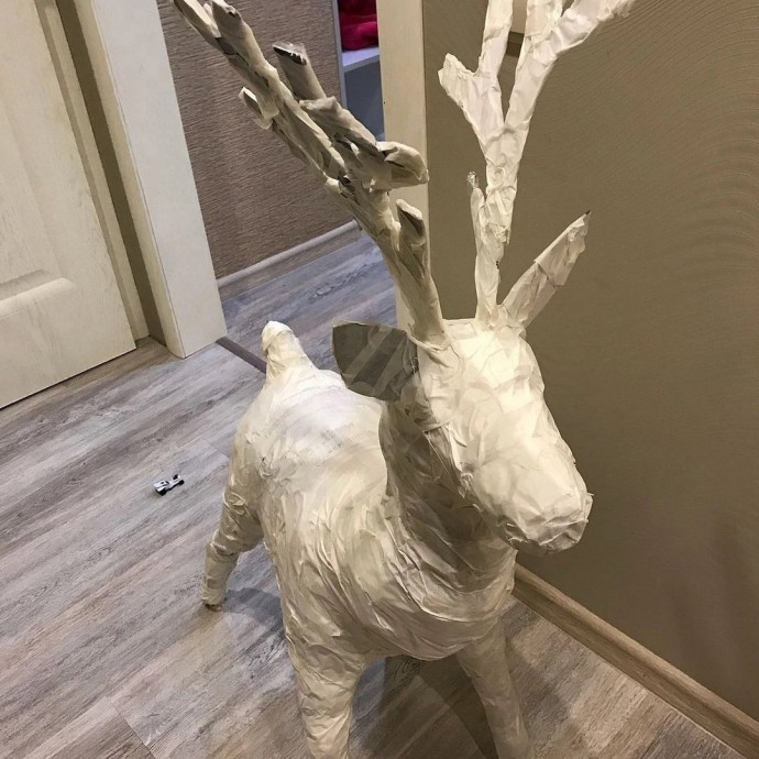 Олень Рудольф из папье-маше Олень Рудольф из папье-маше