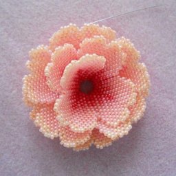 Нежные цветы из бисера