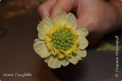 Нежный цветок из холодного фарфора