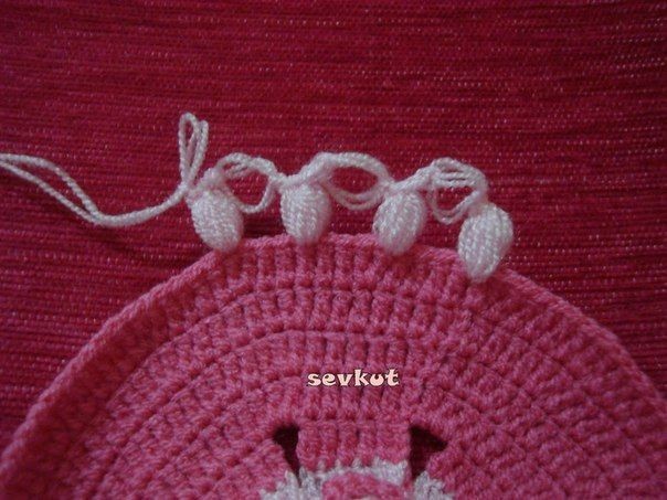 ​Оригинальная салфетка-цветок крючком